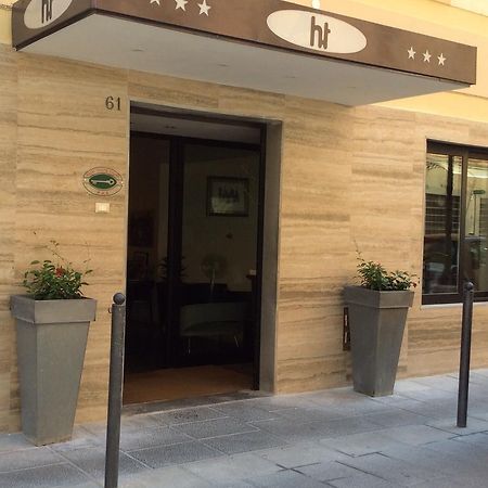 Hotel Touring ลีวอร์โน ภายนอก รูปภาพ