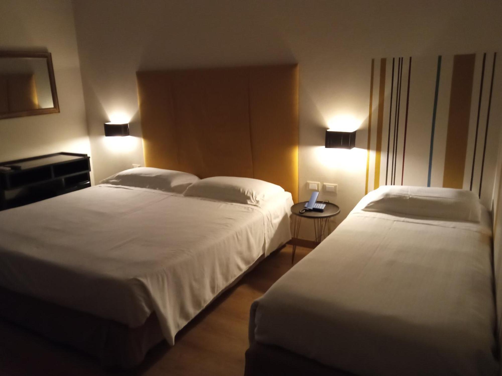 Hotel Touring ลีวอร์โน ภายนอก รูปภาพ