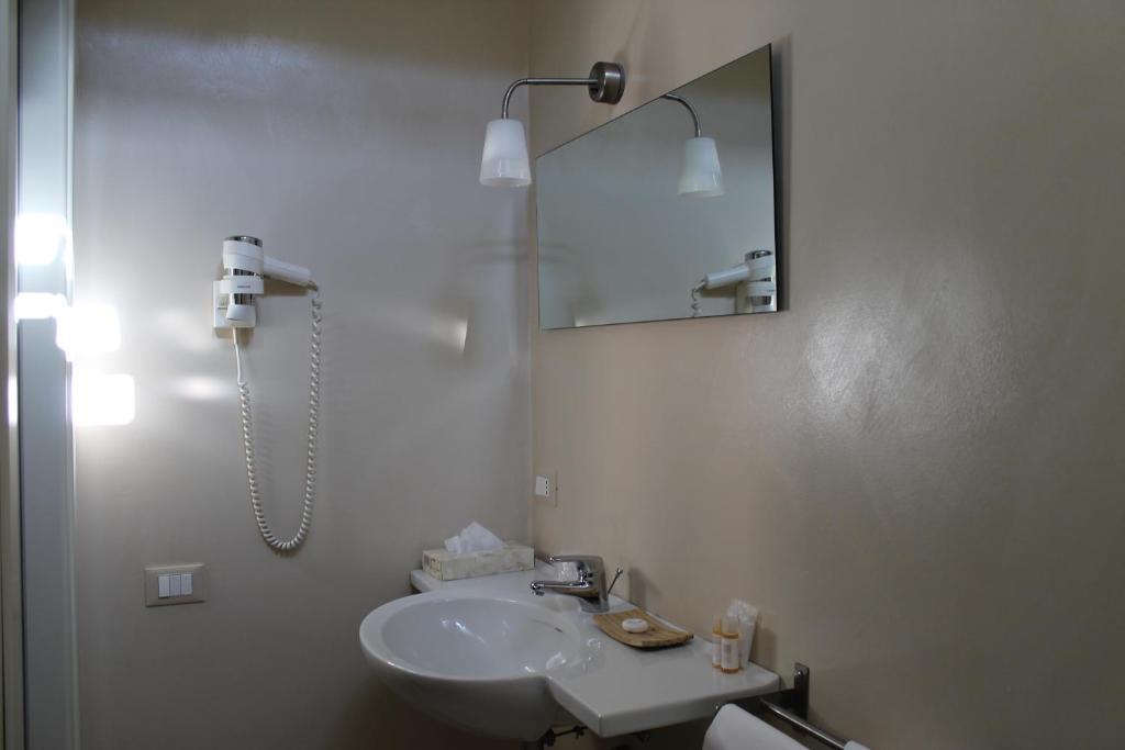 Hotel Touring ลีวอร์โน ห้อง รูปภาพ