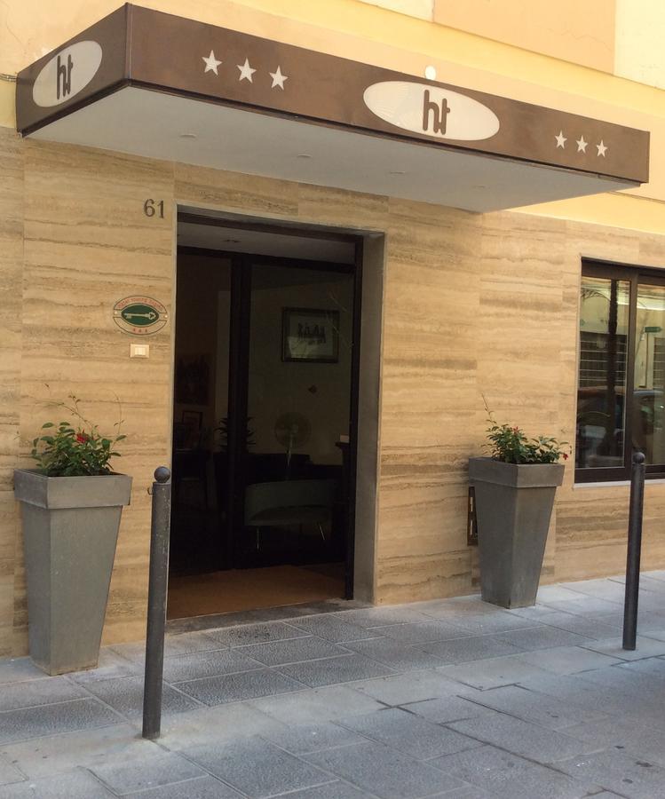 Hotel Touring ลีวอร์โน ภายนอก รูปภาพ